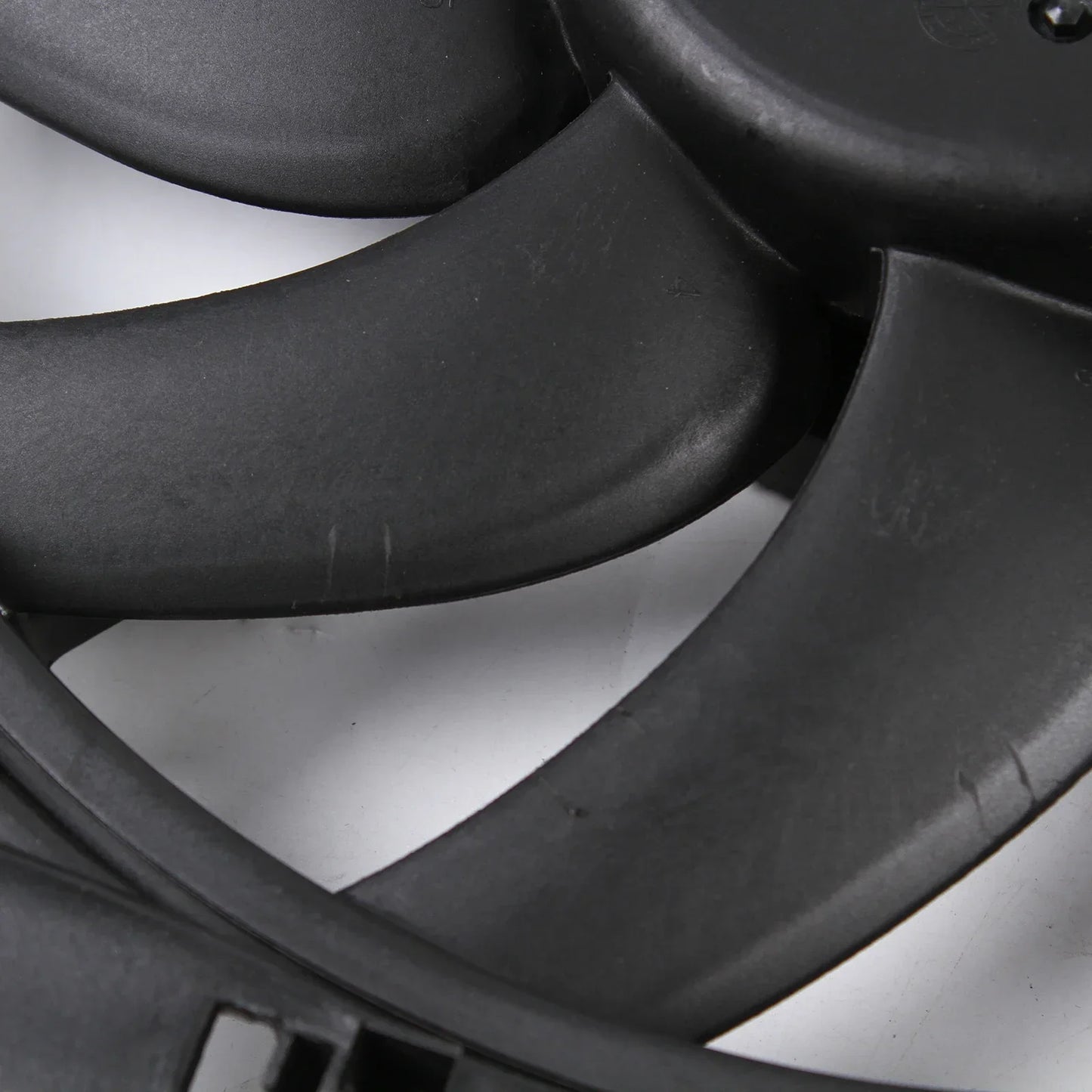New and High Quality and Durable Engine Cooling Fan Fits for Audi A4 A5 S4 2009 - 2015