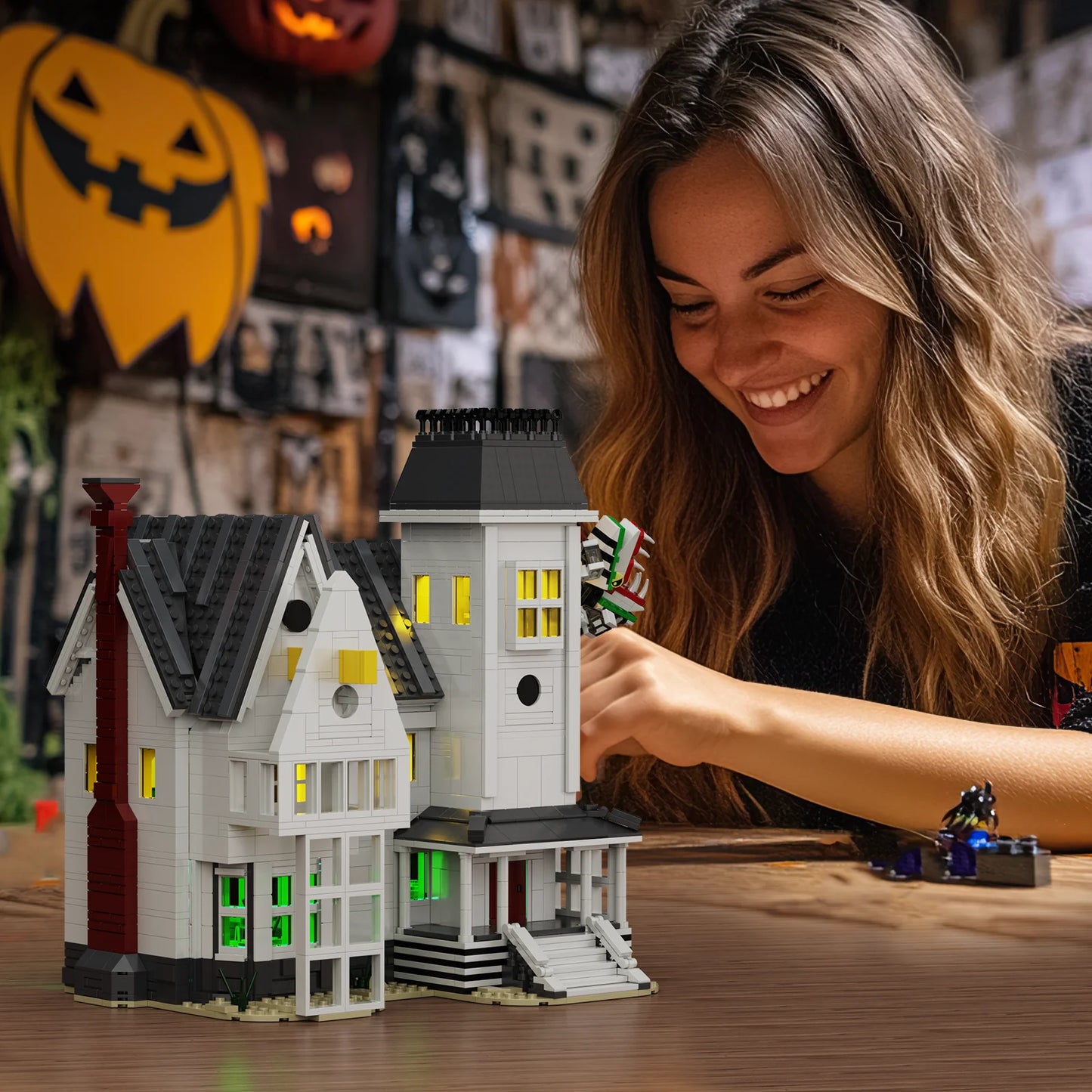 Beetle House Building Block Set 1851 Pieces Halloween Model