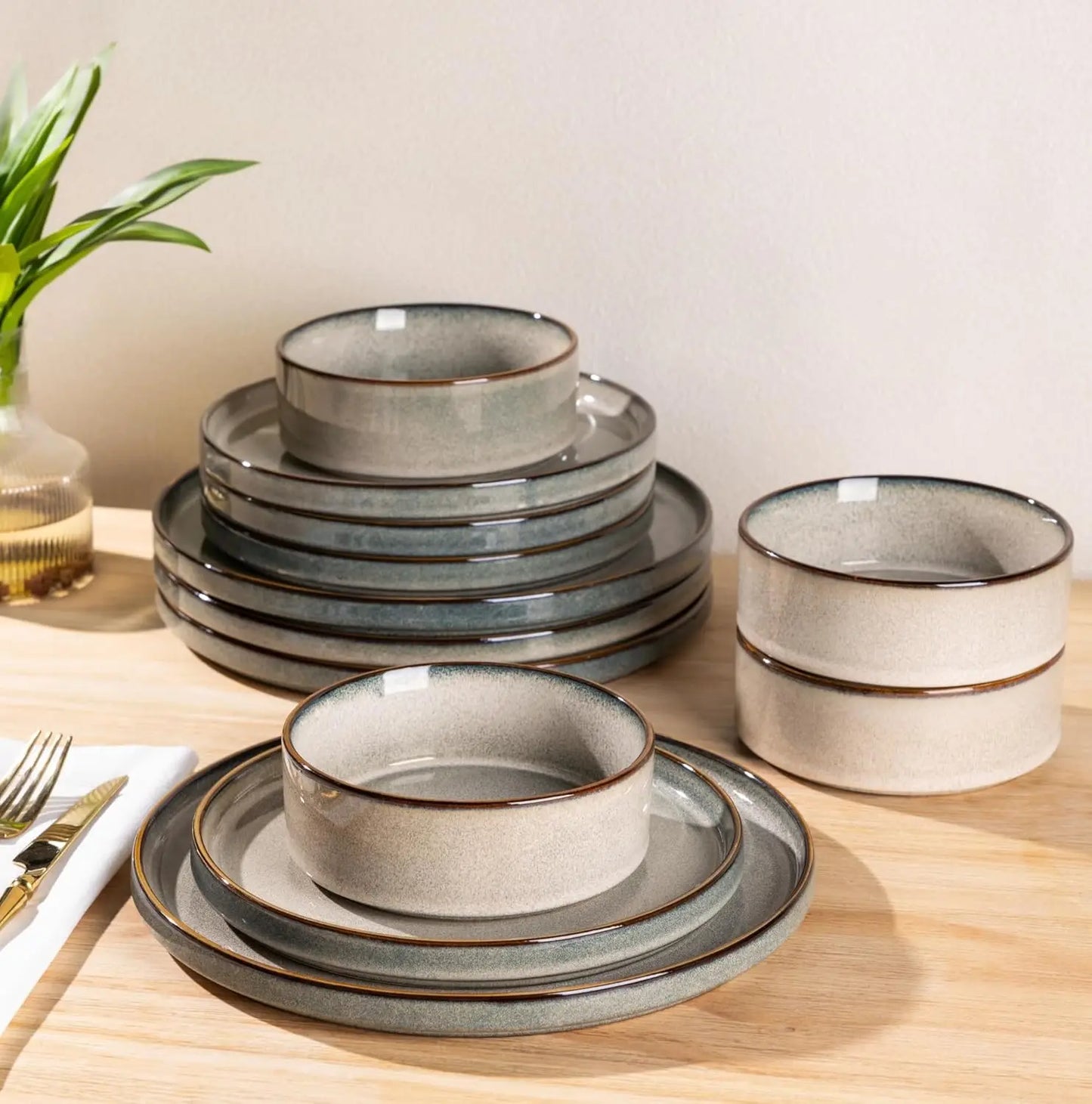 Ceramic Dinnerware Sets for 6, 18 Pieces Stoneware Plates and Bowls Sets, Reactive Glaze Stackable Dish Set -Scratch Resistant,